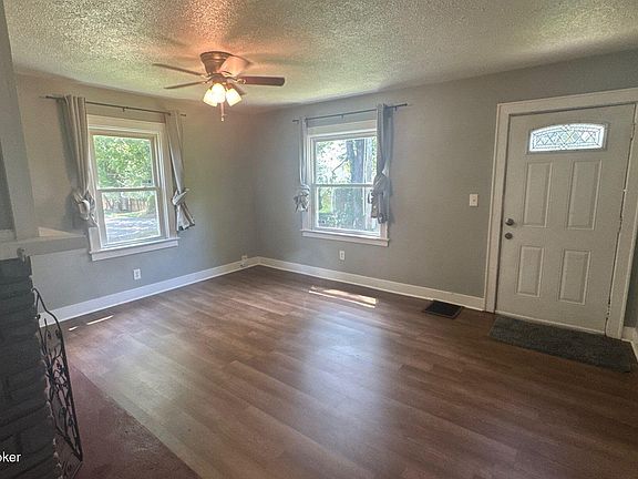 2nd image of 6901 Waller Ln