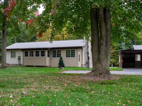 7768 N Airpark Rd, Weidman, MI 48893