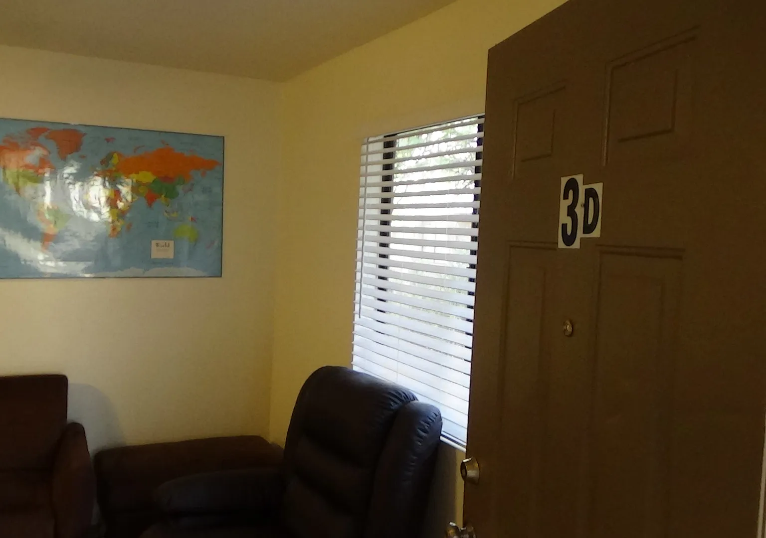 10 bed, 7200 sqft, $1,950 — Photo 1