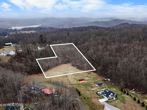 3rd image of 138 Stooksbury Ln