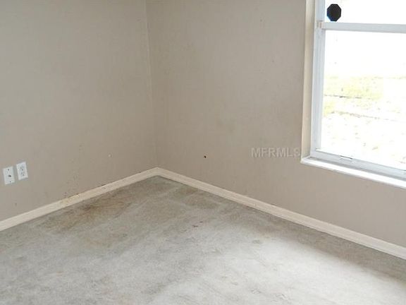 4th image of 561 N Gloria Dr