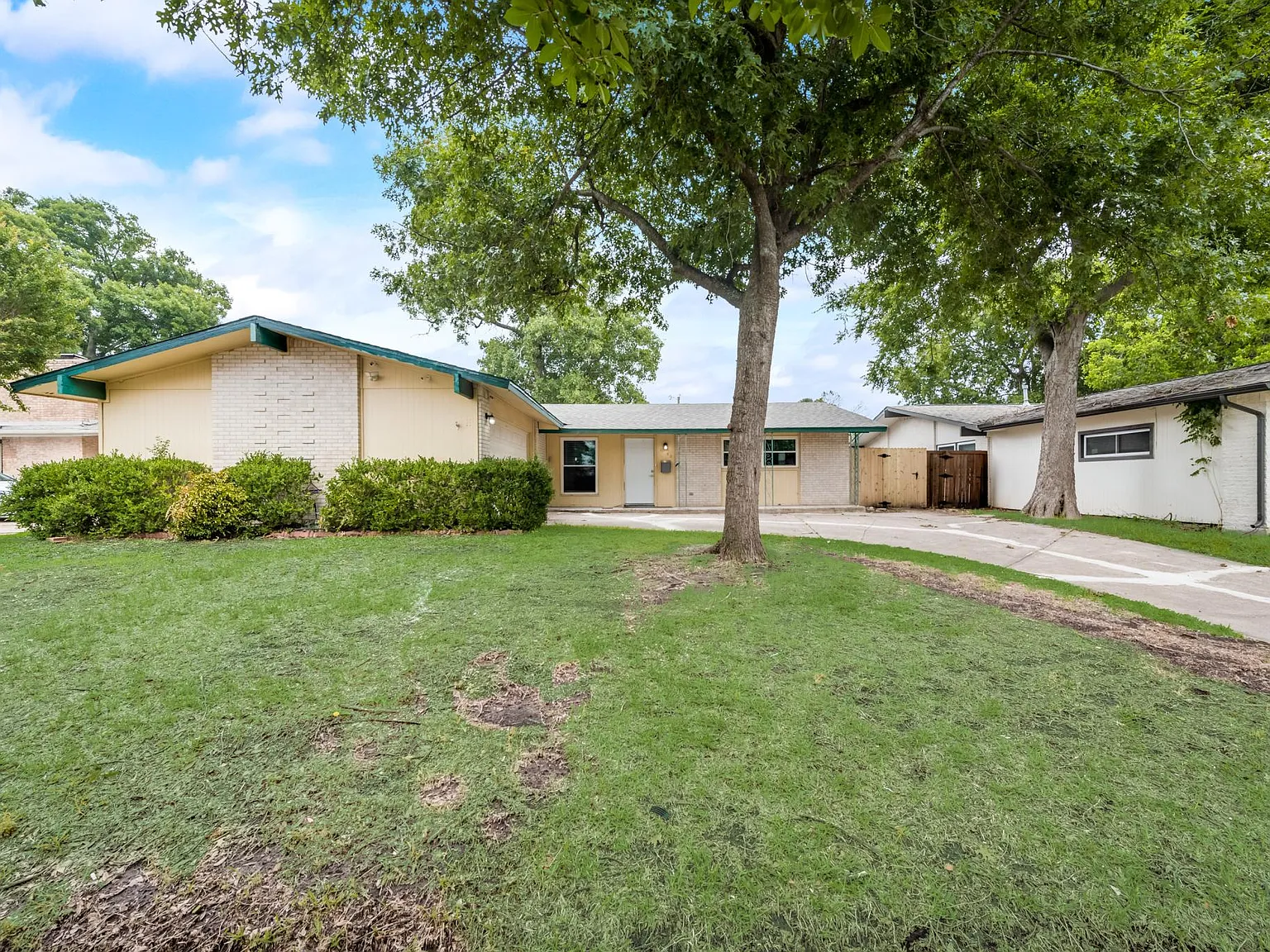 3 bed, 1848 sqft, $2,099 — Photo 1
