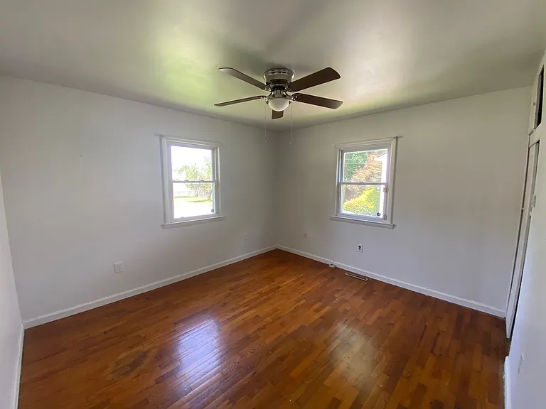 102 Eastwood Dr — Photo 8