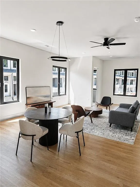 3 bed, 3.5 bath, 2440 sqft, $3,100 — Photo 4