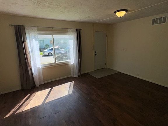 2nd image of 2504 & 2506 N Kerth Ave #2506