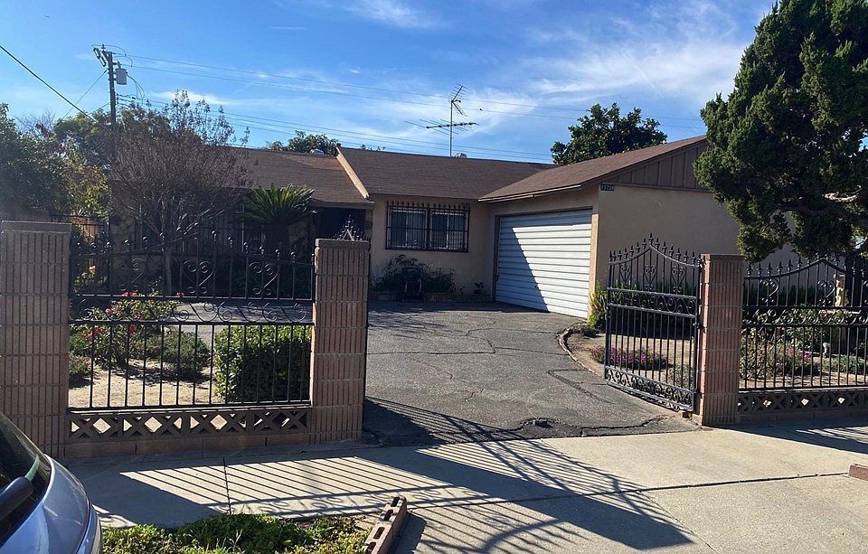 1st image of 13738 Las Vecinas Dr