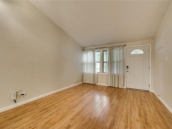 4th image of 809 Loganwood Ave