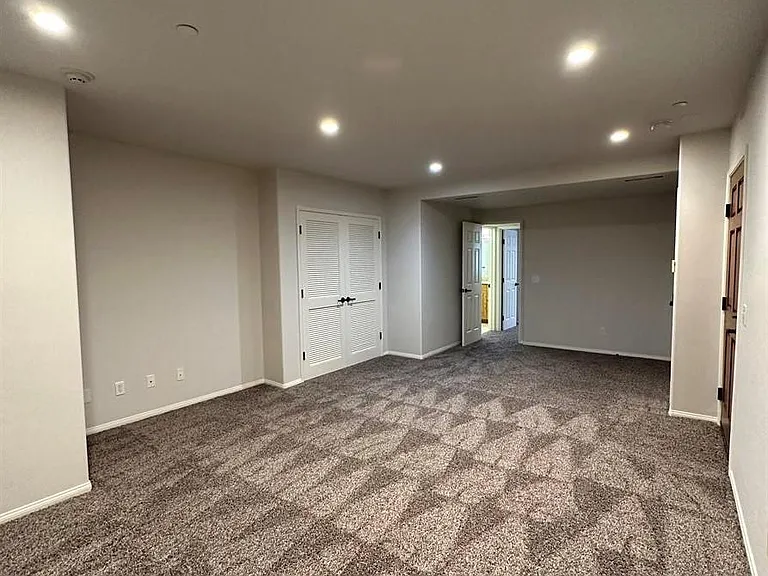 810 Bond Ave #C — Photo 15