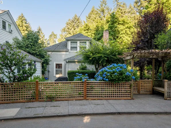 2460 SW Sherwood Dr, Portland, OR 97201