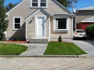 11 Victoria St, Providence, RI 02909