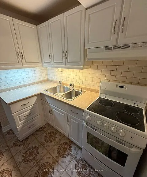 20 Bush Dr #LOWER — Photo 3