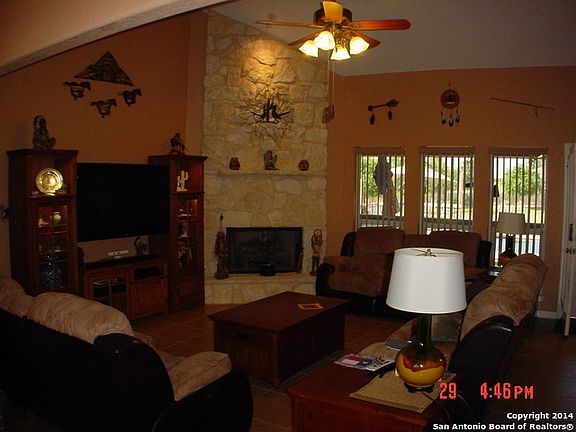 4th image of 1405 Country Hills Dr