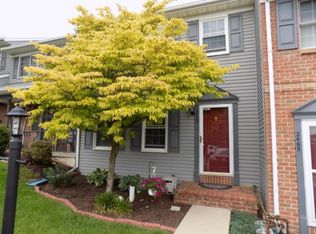 2475 Woodmont Dr, York, PA 17404