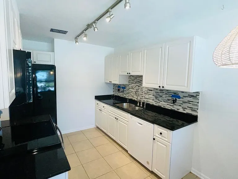 316 Hernando St — Photo 4