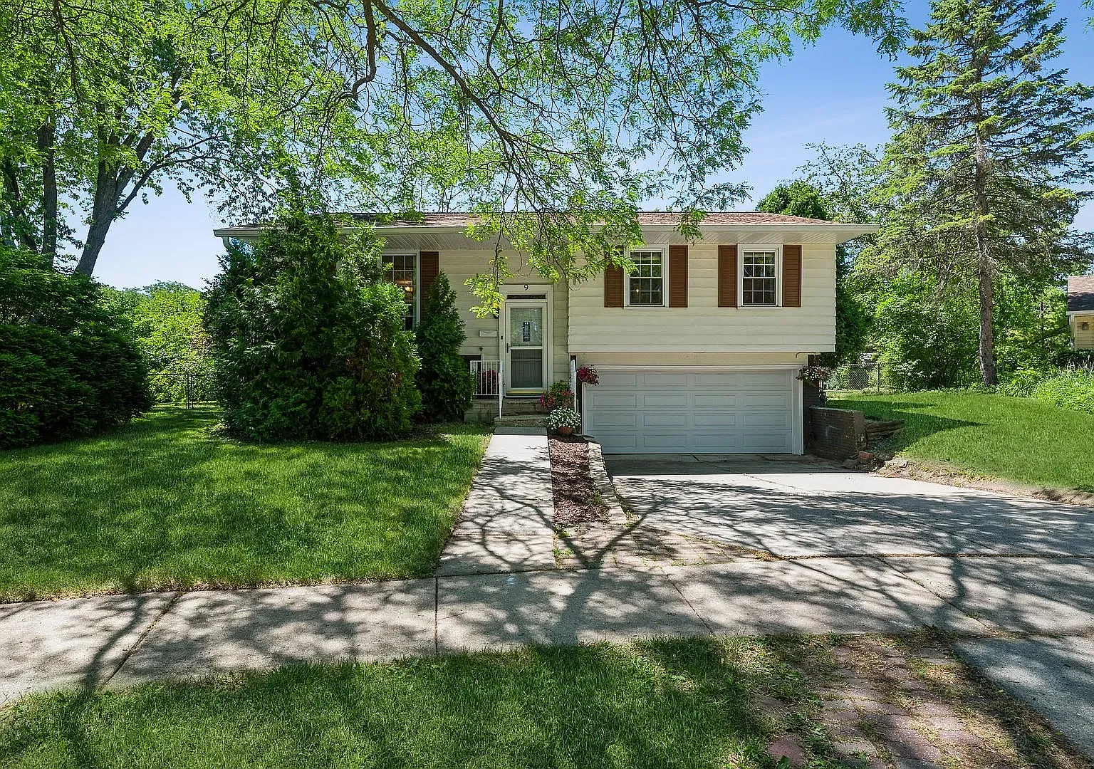 4 bed, 1631 sqft, $1,200 — Photo 1