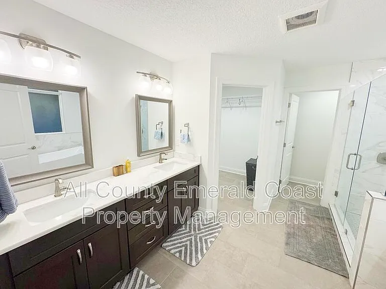481 Kelly St — Photo 25
