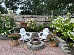 16 Lake Shore Ave, Plymouth, MA 02360