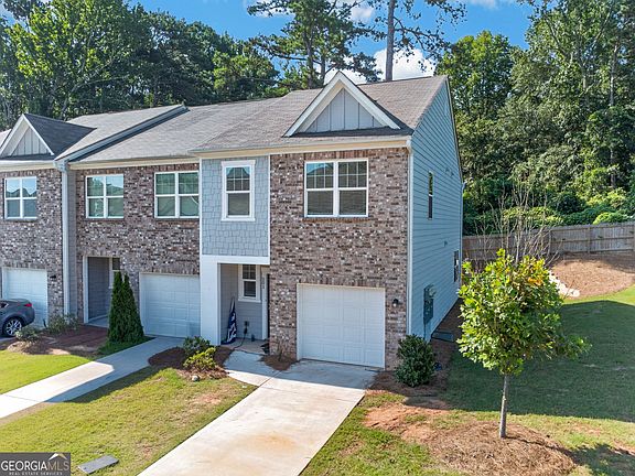 2nd image of 501 Magnolia Cir