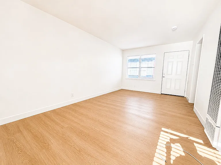 345 E 20th St #3 — Photo 6