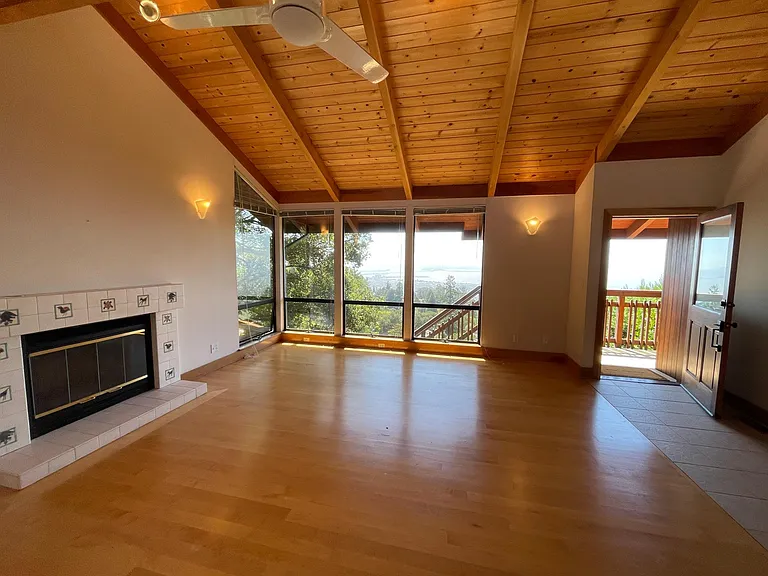 1360 Summit Rd — Photo 1