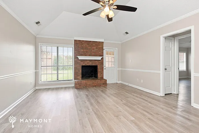 3 bed, 2.0 bath, 1490 sqft, $1,860 — Photo 3