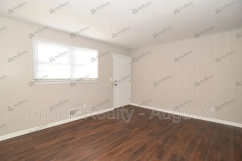 1 bed, 1.0 bath, 540 sqft, $895 — Photo 2