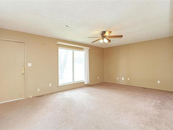 5th image of 1814 N Vista Dr