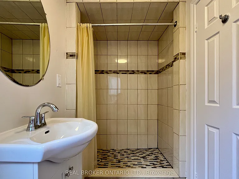 1228 Danforth Ave #1 — Photo 8