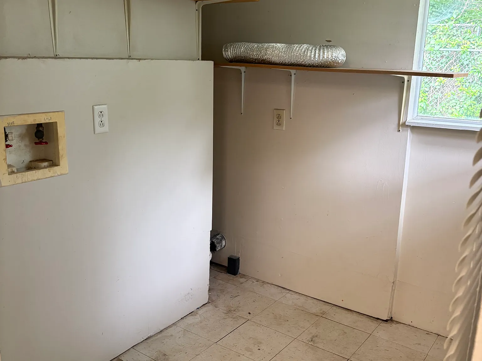 2 bed, 1.5 bath, 1569 sqft, $1,700 — Photo 4