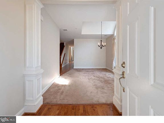 3rd image of 1017 Balfour Cir