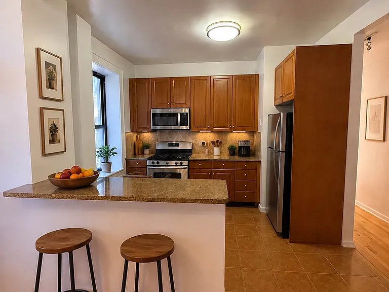 250 Riverside Dr #74A — Photo 4