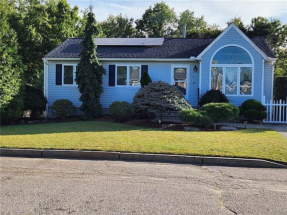 2nd image of 9 Mallory Ct