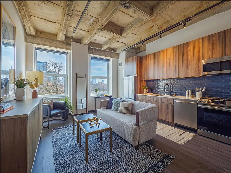 152 N Ashland Ave #1002