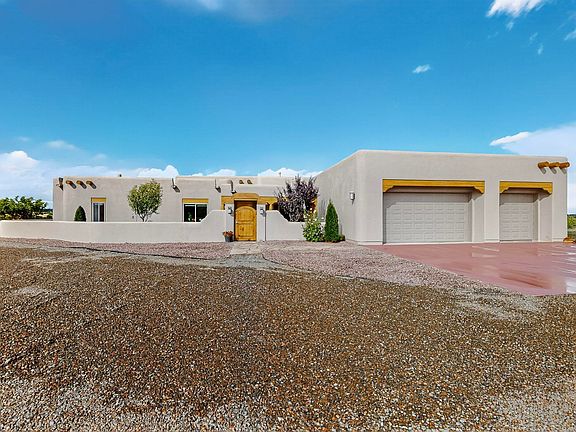 3rd image of 413 Mission Hills Rd