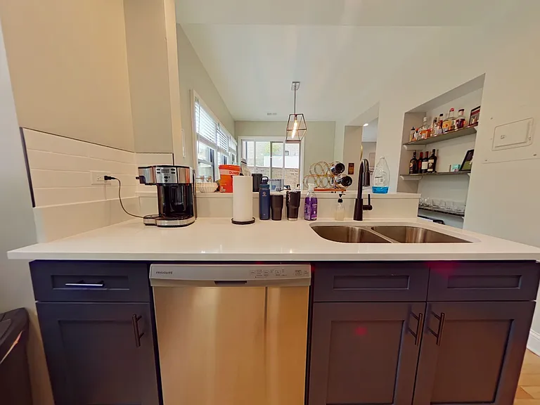 1247 N. State Pkwy — Photo 19
