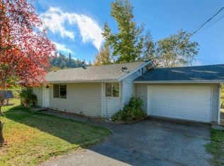 406 Valley View Dr, Rogue River, OR 97537
