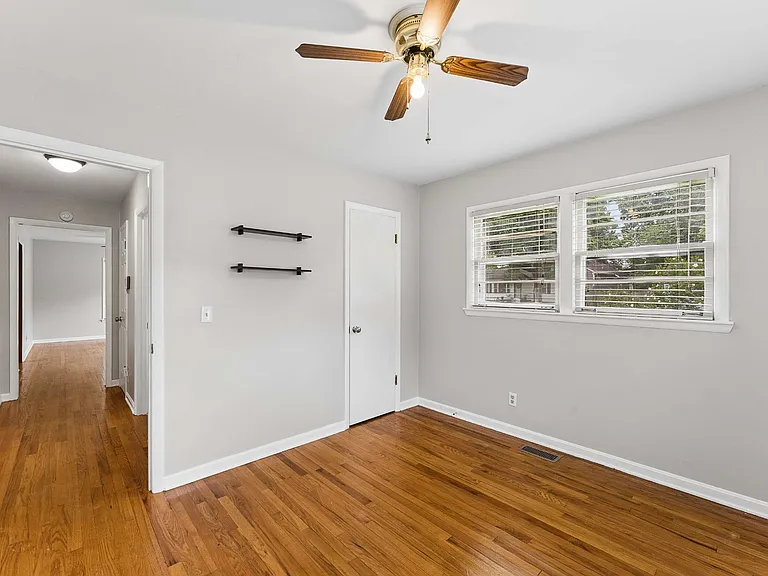 900 Velma Ln — Photo 16