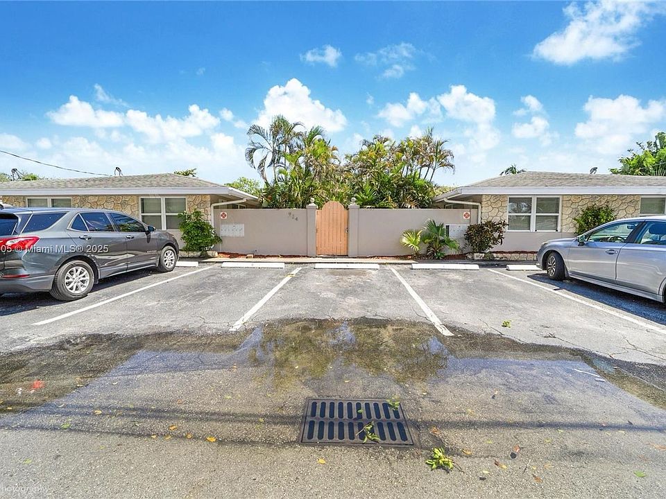 1st image of 924 NE 17th Ter APT 7