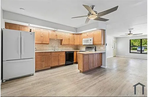 1367 Riverside Cir Photo 1