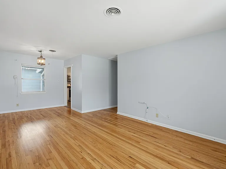 135 Brettonwood Dr #135 — Photo 5