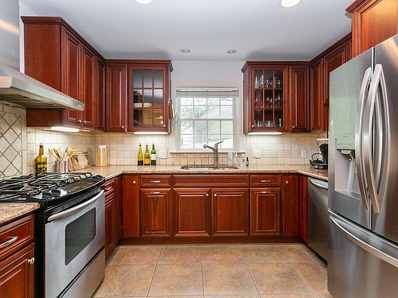 3rd image of 2038 Palmer Ave
