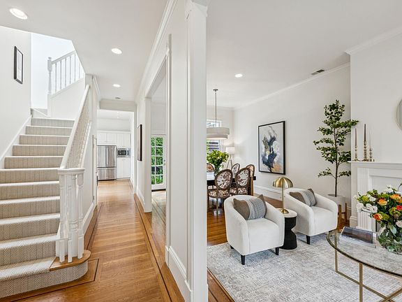 2nd image of 2826 A Octavia St