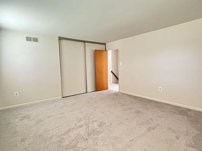 260 Jan Dr — Photo 8