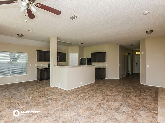 4th image of 807 Creekside Dr