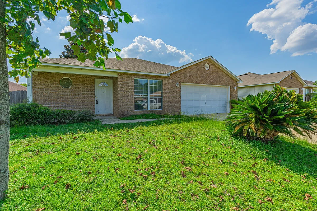 219 Limestone Circle — Photo 1