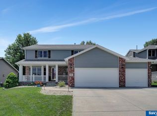 8211 Whitney Ct, Lincoln, NE 68507