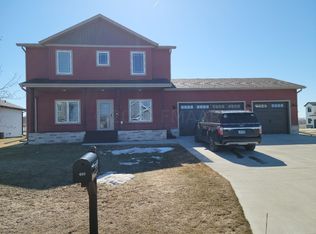 489 Beechcraft Blvd, Kindred, ND 58051