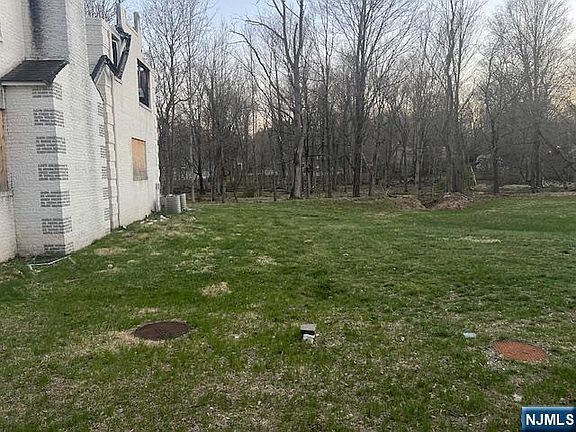 4th image of 18 Lake Rd