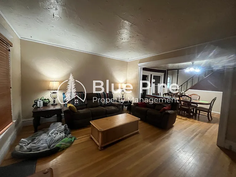 284 S Ridge Ave — Photo 2