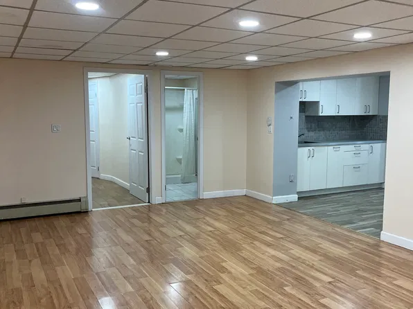 902 Linden Ave, Westbury, NY 11590